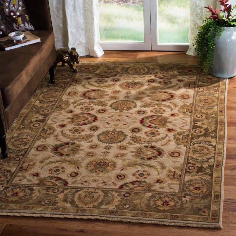 Ivory and Green Hand-Knotted Wool Oriental Rug, 6' x 9'