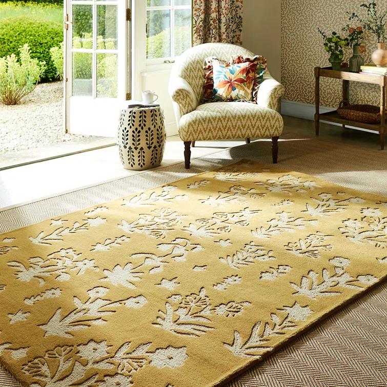 Handmade Gold Floral Wool Rectangular Area Rug 4'6" x 6'6"