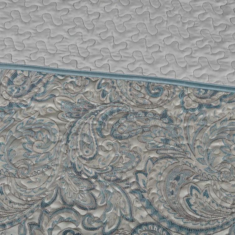Madison Park Aubrey 5 Piece Jacquard Bedspread Set with Throw Pillows