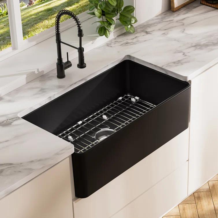 33" L x 20" W Fireclay Farmhouse Kitchen Sink with Sink Grid and Basket Strainer
