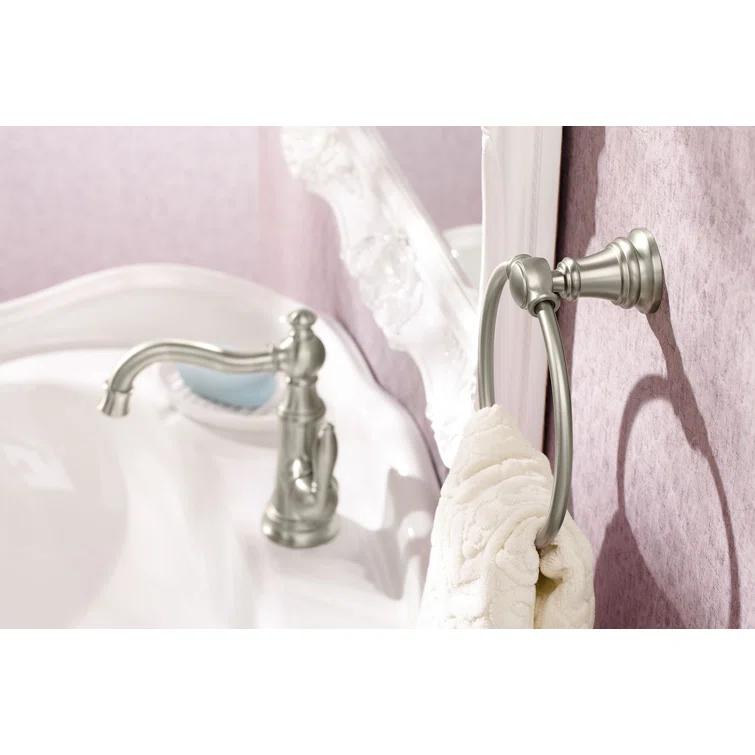 Weymouth Single Hole Bathroom Faucet With Drain Assembly