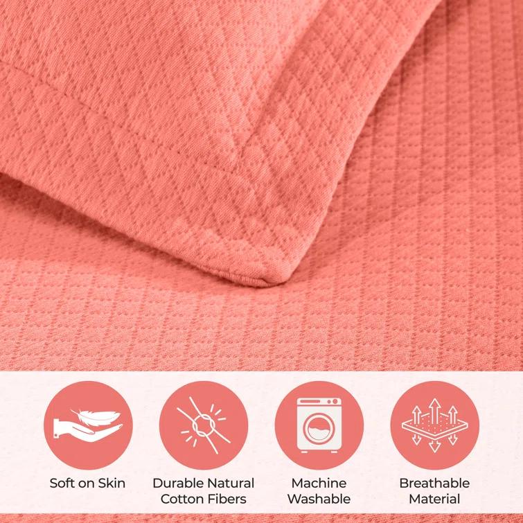 Superior Superior Solitaire Waffled Matelassé Bedspread Set with Shams