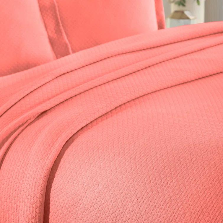 Superior Superior Solitaire Waffled Matelassé Bedspread Set with Shams