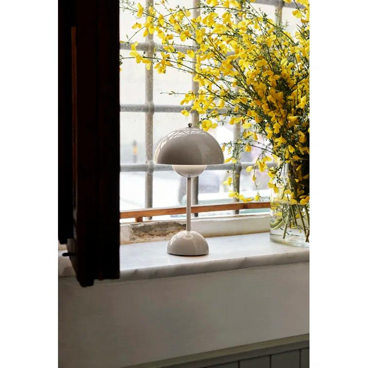 Flowerpot VP9 LED Portable Lamp