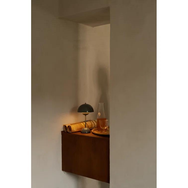 Flowerpot Table Lamp