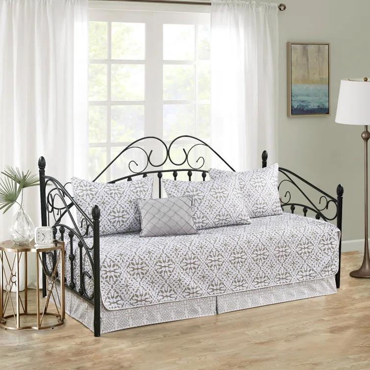 Home Soft Things Bellamy Quilted Quilt Set