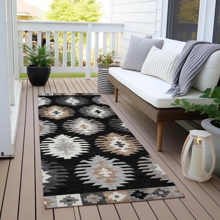 Chayden Washable Southwestern Indoor / Outdoor Rug