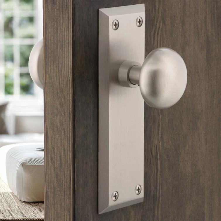 New York Plate with New York Door Knob