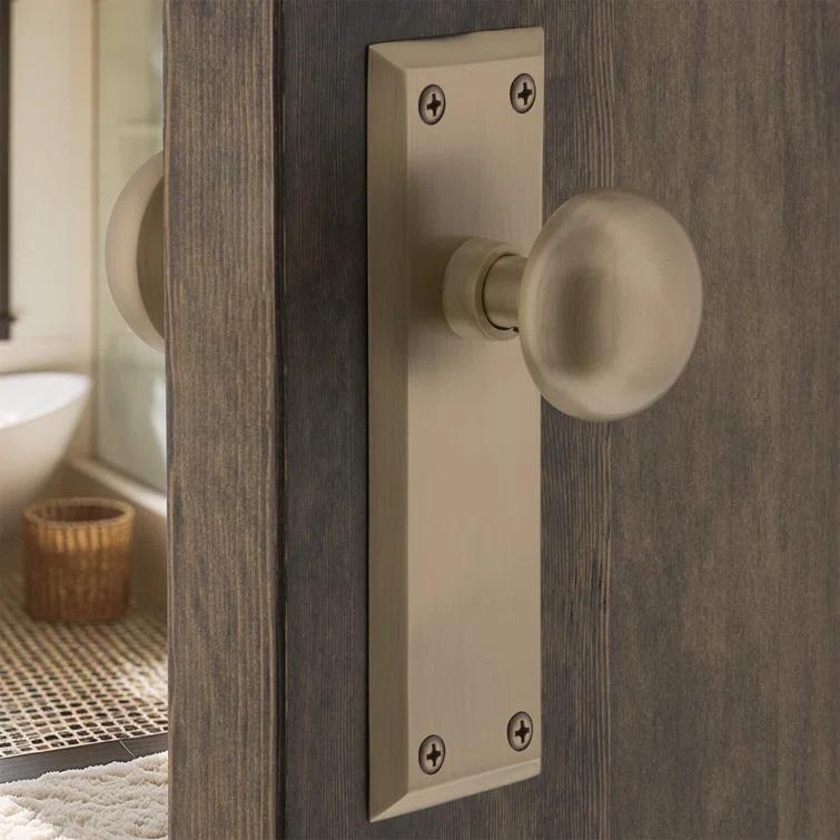 New York Plate with New York Door Knob