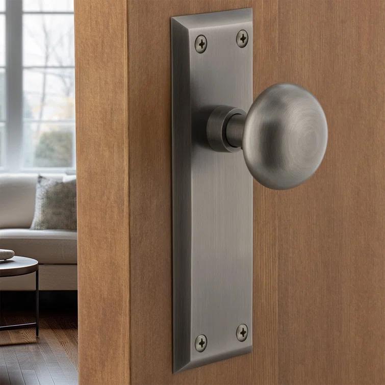 New York Plate with New York Door Knob