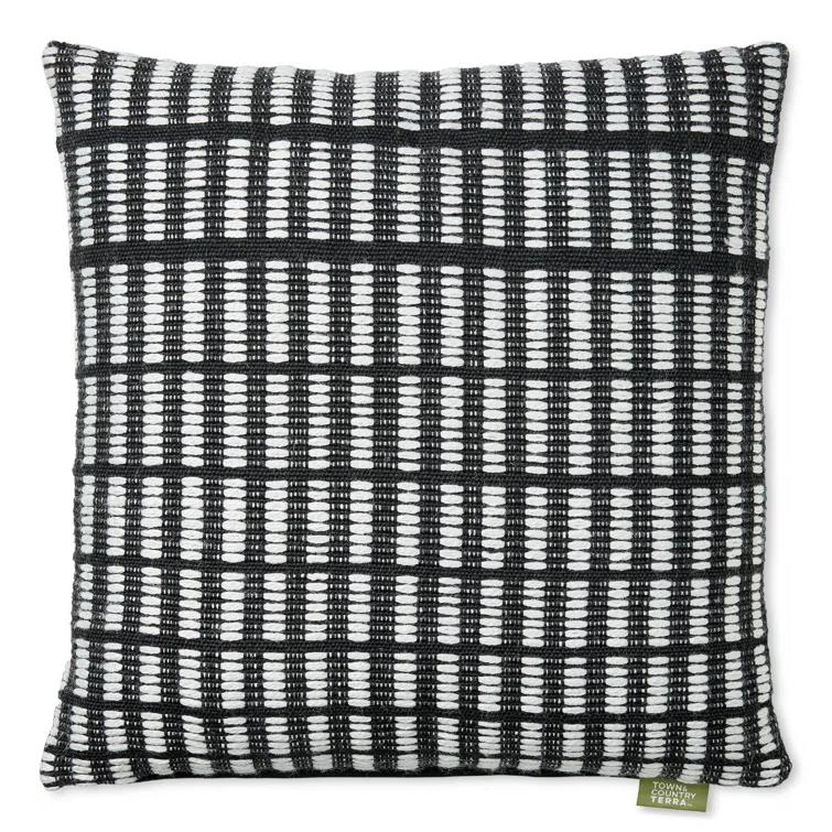 TOWN & COUNTRY TERRA Alara Solid Border Indoor Outdoor Decorative Pillow 20"x20"