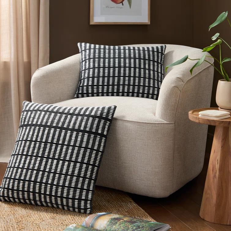TOWN & COUNTRY TERRA Alara Solid Border Indoor Outdoor Decorative Pillow 20"x20"