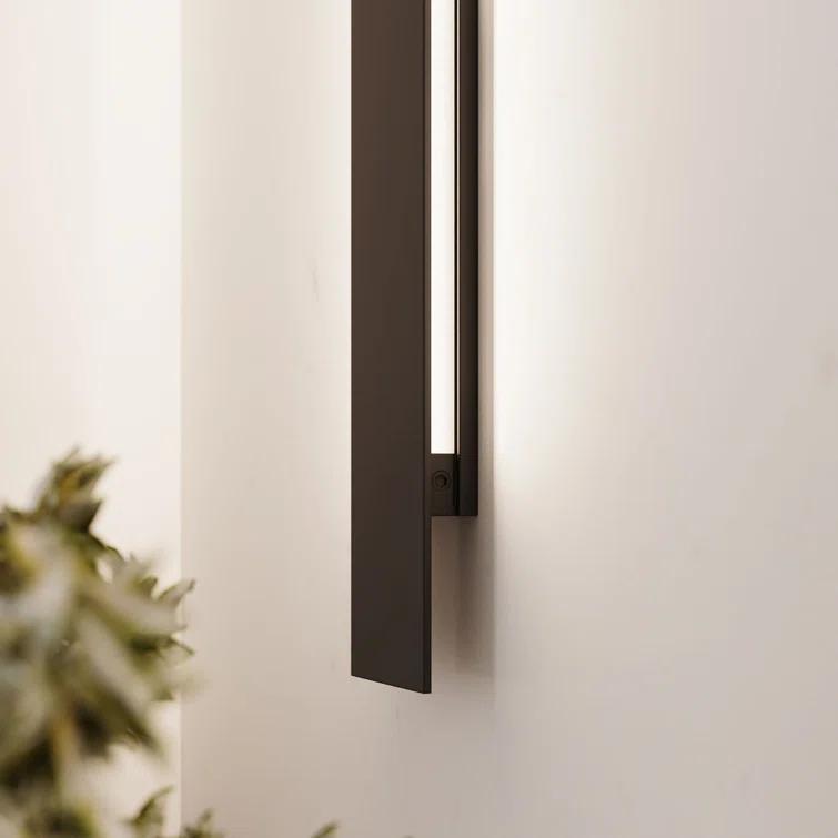 Lithe 2-Sided Wall Lamp