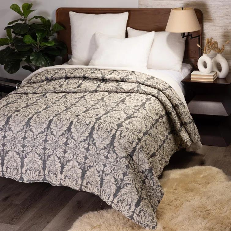 Amity Home Greyston Traditional Percale Damask Quilt