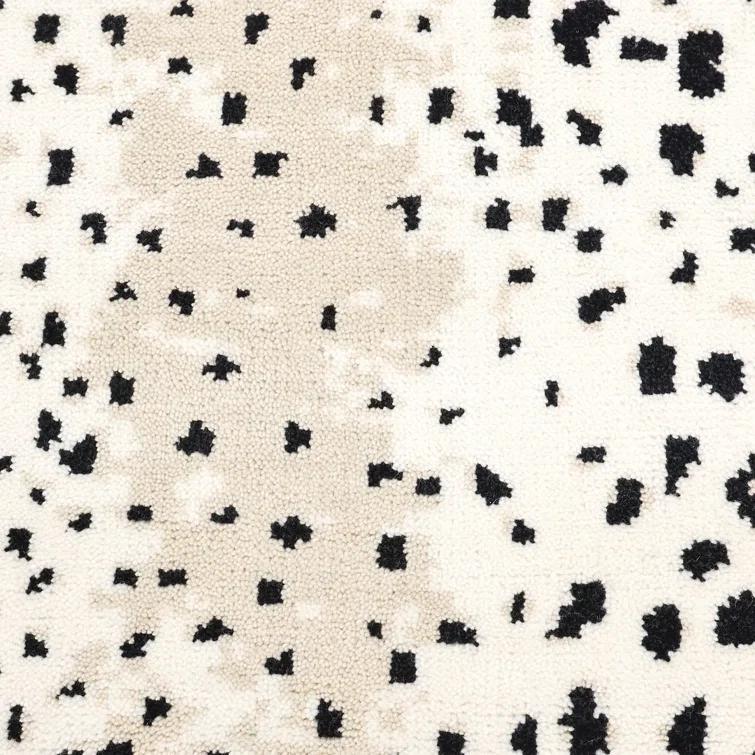 Esmarie Hand-Knotted Wool Rug - Ivory / 5' x 8'