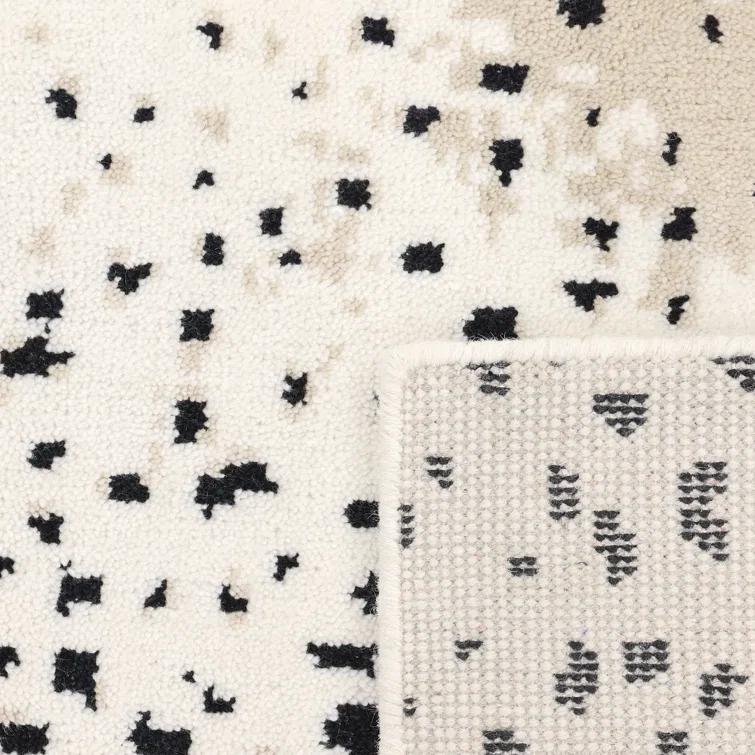 Esmarie Hand-Knotted Wool Rug - Ivory / 5' x 8'