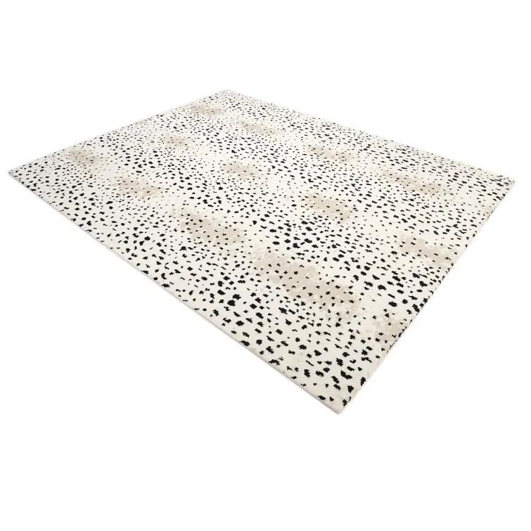Esmarie Hand-Knotted Wool Rug - Ivory / 5' x 8'