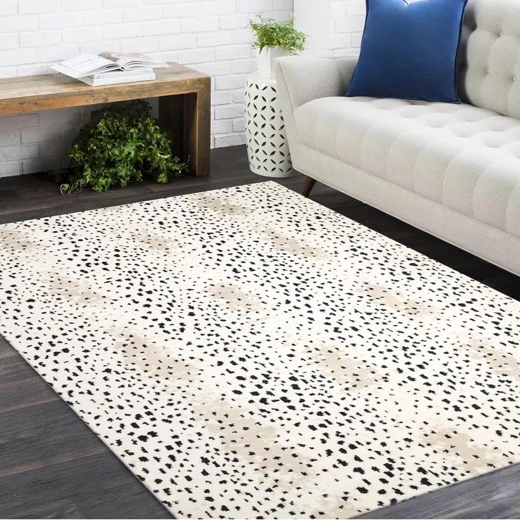 Esmarie Hand-Knotted Wool Rug - Ivory / 5' x 8'