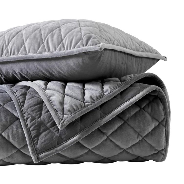 Vera Wang Vera Wang Diamond Velvet Quilt Set