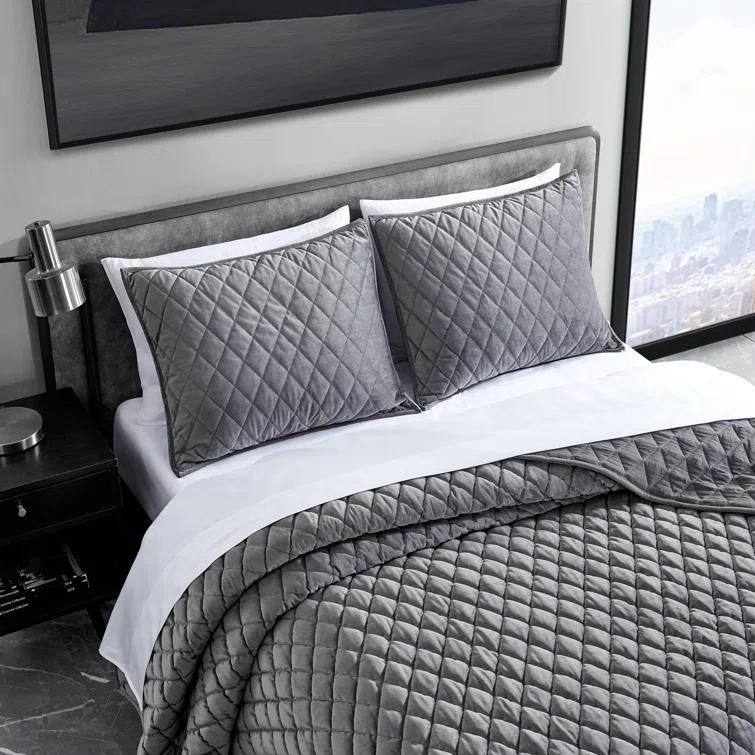 Vera Wang Vera Wang Diamond Velvet Quilt Set