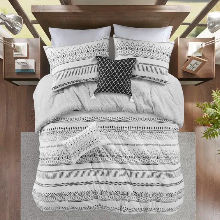 Madison Park Fraser 5 Piece Printed Seersucker Comforter Set with Throw Pillows