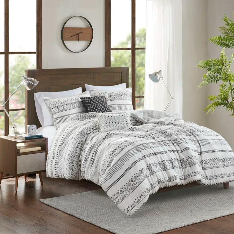 Madison Park Fraser 5 Piece Printed Seersucker Comforter Set with Throw Pillows