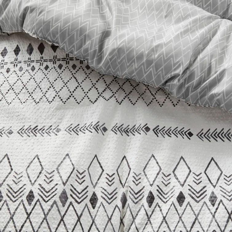 Madison Park Fraser 5 Piece Printed Seersucker Comforter Set with Throw Pillows