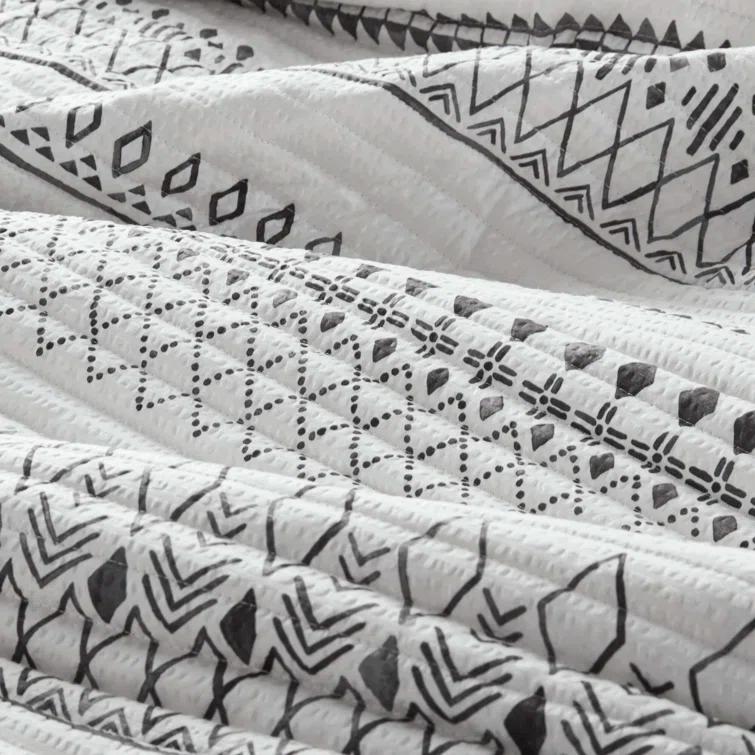 Madison Park Fraser 3 Piece Printed Seersucker Quilt Set