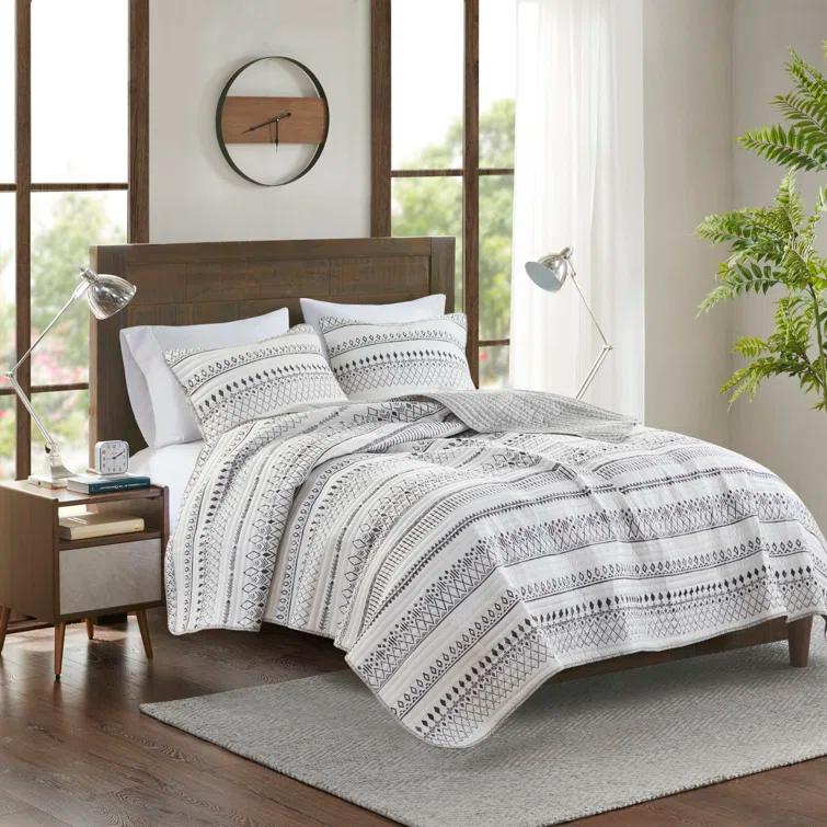 Madison Park Fraser 3 Piece Printed Seersucker Quilt Set