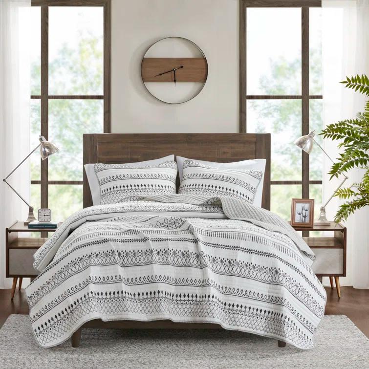 Madison Park Fraser 3 Piece Printed Seersucker Quilt Set