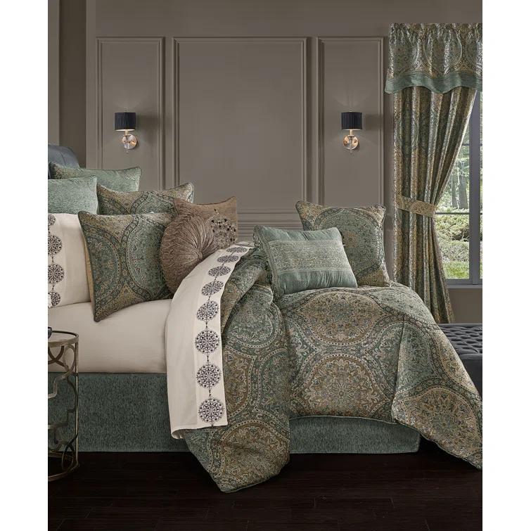 J. Queen New York  Dorset California Comforter Set. Queen