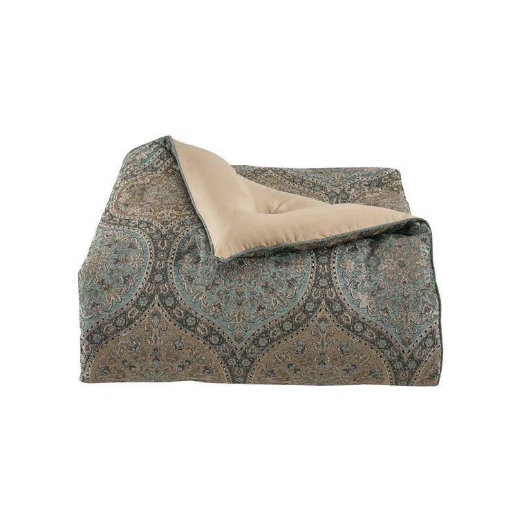 J. Queen New York  Dorset California Comforter Set. Queen