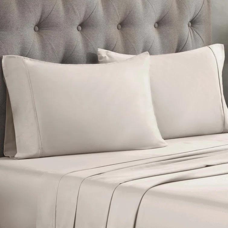 Superior Egyptian Cotton 300 Thread Count Solid Pillowcases (Set of 2)