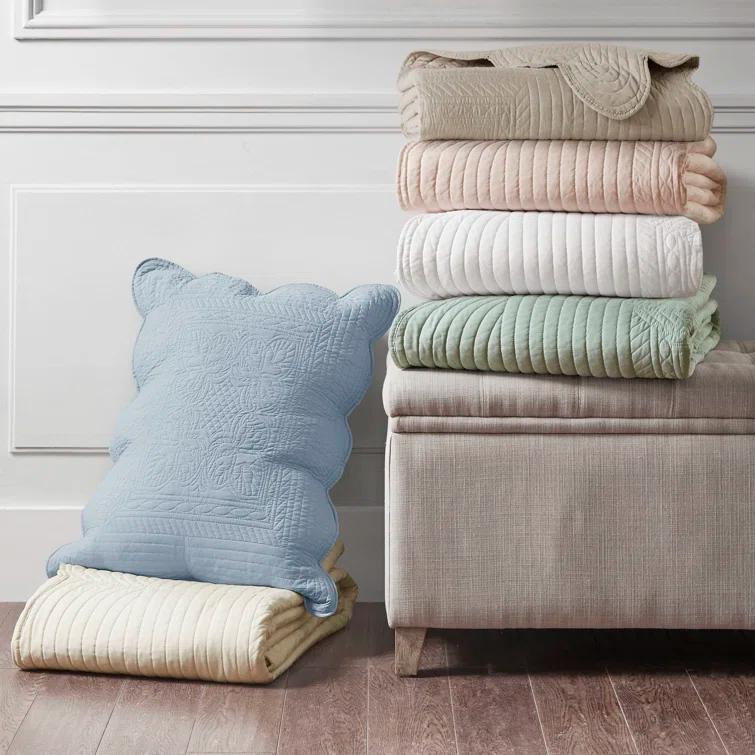 Tuscany Scalloped Edge Quilt Set