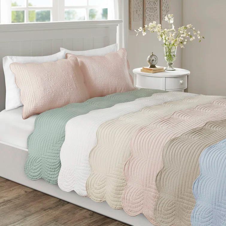 Tuscany Scalloped Edge Quilt Set