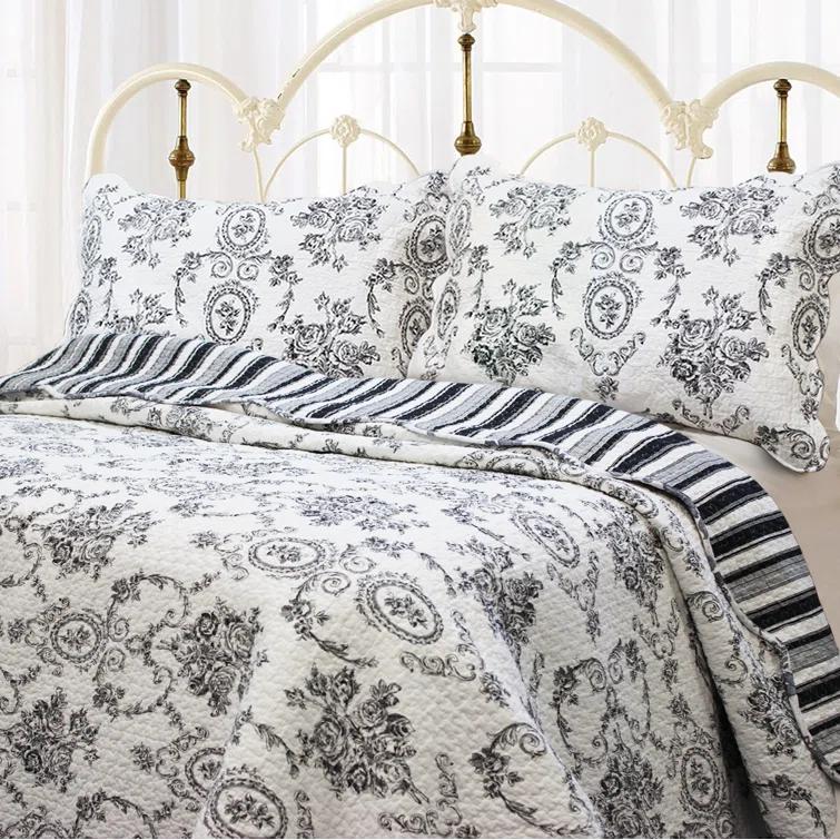 French Medallion Reversible Farmhouse / Country 3 Piece Quilt Set