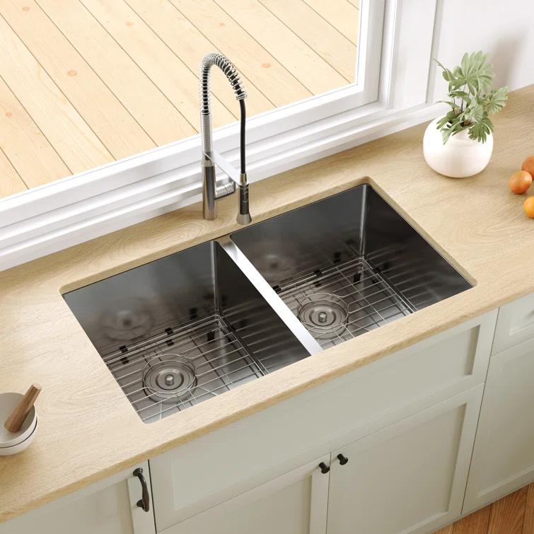 DeerValley 33'' L Undermount 50/50 Double Bowl Stainless Steel Kitchen Sink with Basket Strainers and Stainless Steel Grids