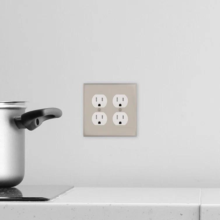 New York 2-Gang Duplex Outlet Wall Plate