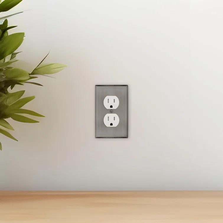New York 1-Gang Duplex Outlet Wall Plate