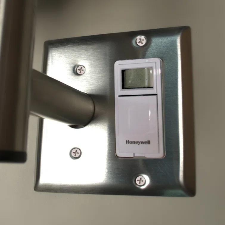 Jeeves 2-Gang Single Outlet / Rocker Combination Wall Plate