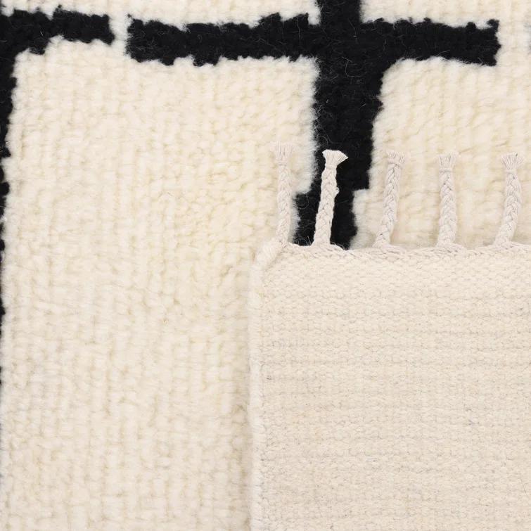 Hoxton Ivory/Black Rug
