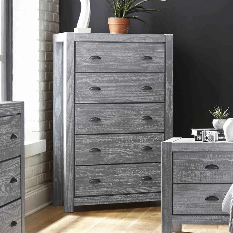 Montauk Solid Wood 32.5'' W 5 - Drawer Dresser