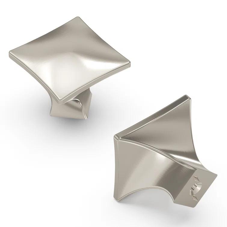 Twist 1 1/4" Length Square Knob