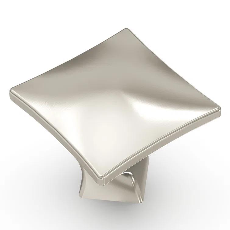 Twist 1 1/4" Length Square Knob