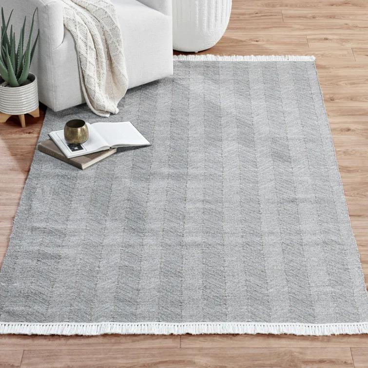 Stone Gray Handwoven Chevron Medium Rug 5'x8' - Reversible & Stain-Resistant