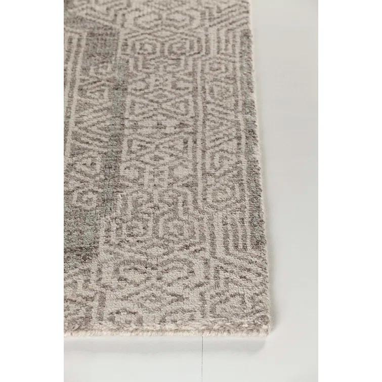 Isla Hand-Knotted Gray/Cream Area Rug