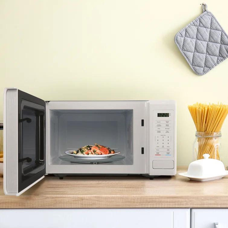 Magic Chef 0.9 Cubic Feet 900 Watt Countertop Microwave
