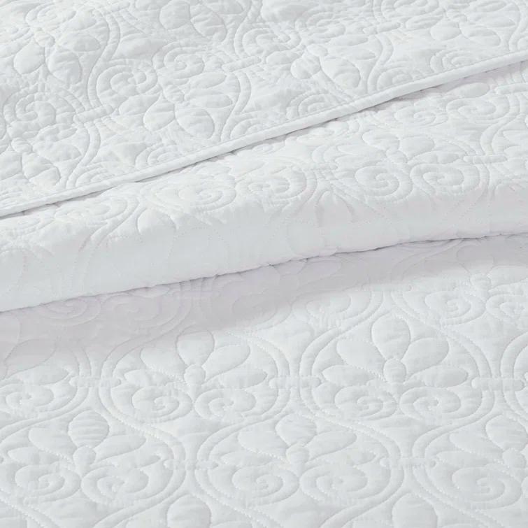 Quebec Reversible Bedspread Set