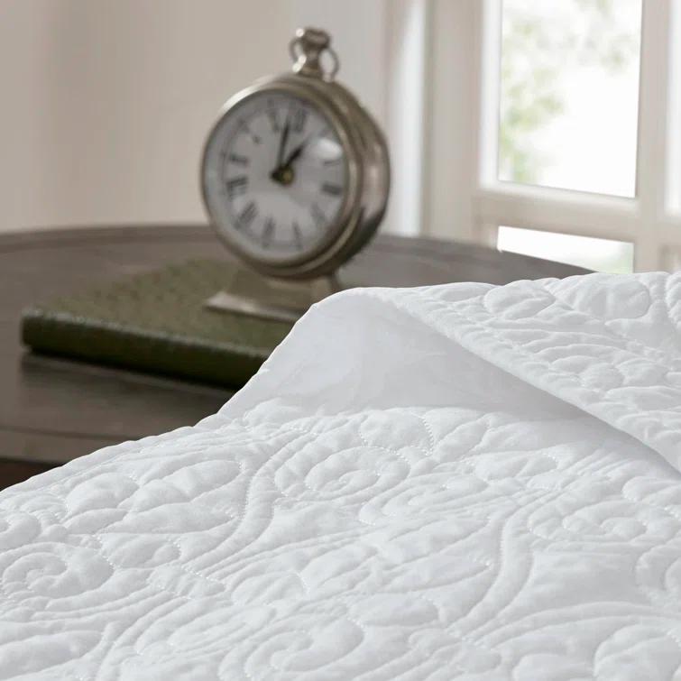 Quebec Reversible Bedspread Set