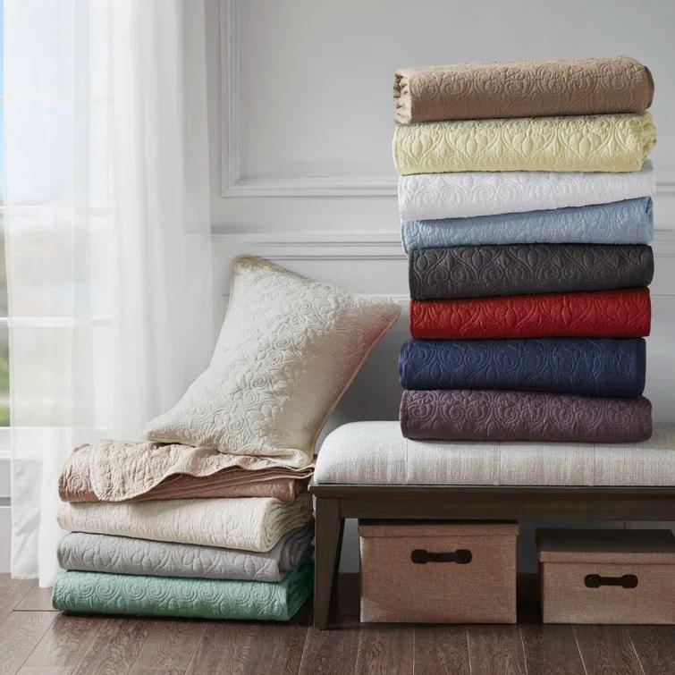 Quebec Reversible Bedspread Set